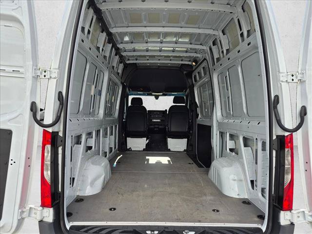 Used 2024 Mercedes-Benz Sprinter 2500 image 14