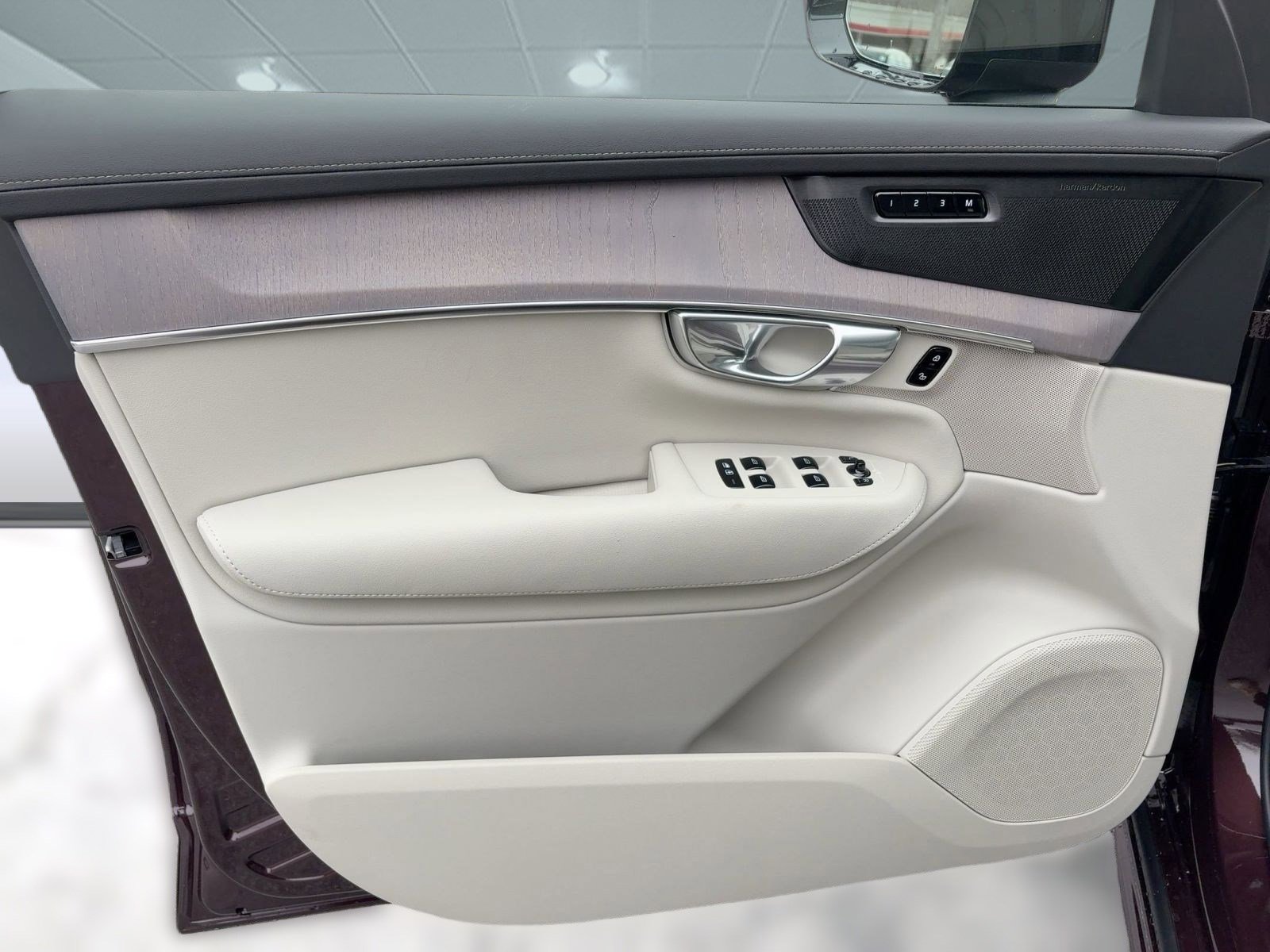 New 2026 Volvo XC90 B6 Ultra w/ Protection Package image 21