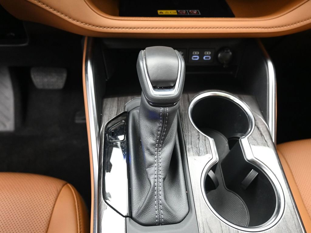 Certified 2025 Toyota Highlander Platinum image 28