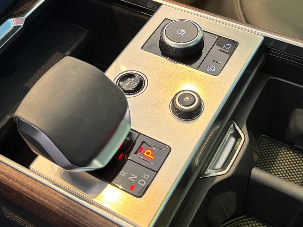 Used 2023 Land Rover Range Rover Autobiography image 22