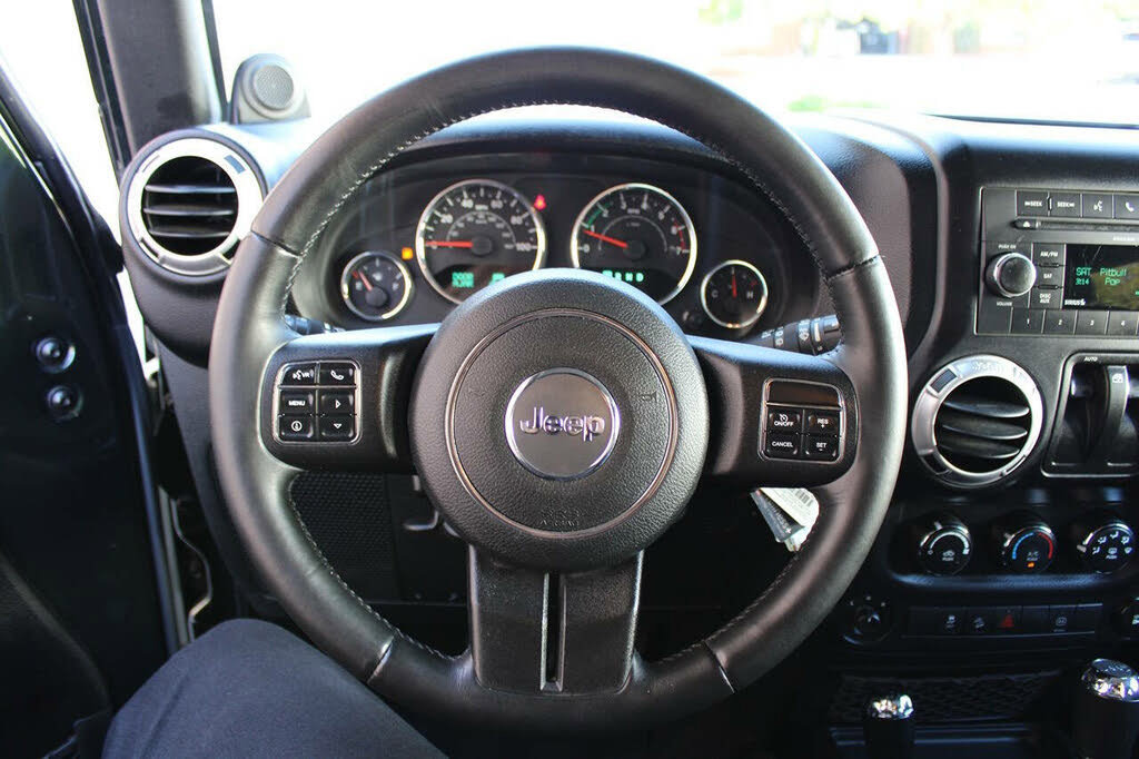 Used 2011 Jeep Wrangler Sahara w/ Connectivity Group AWD/4WD image 37
