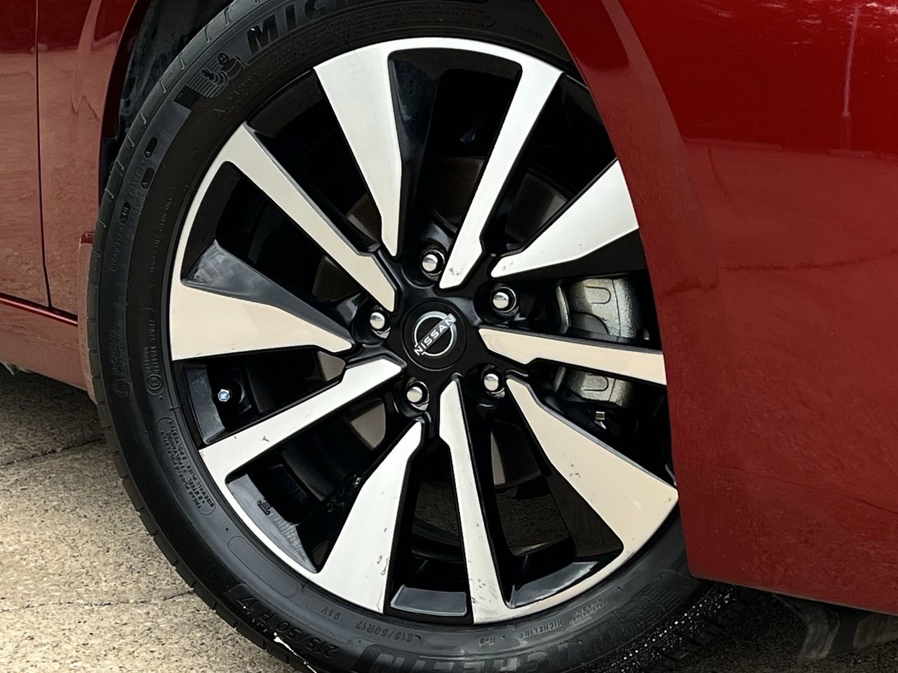 Used 2024 Nissan Sentra SV w/ SV Premium Package FWD image 29