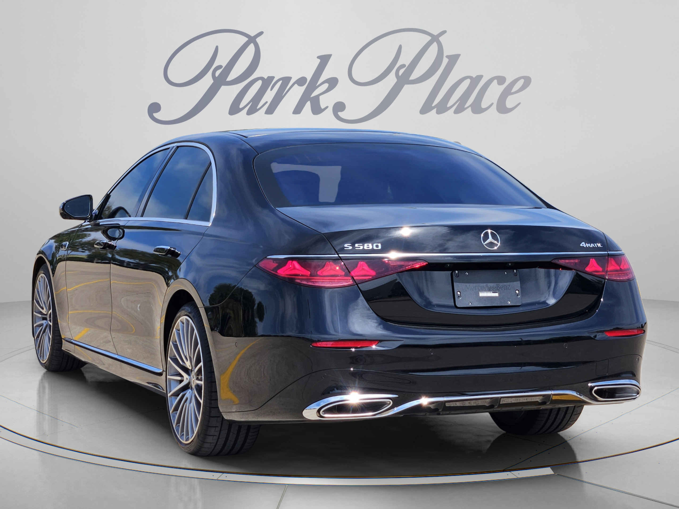 Certified 2027 Mercedes-Benz S 580 4MATIC Sedan image 3