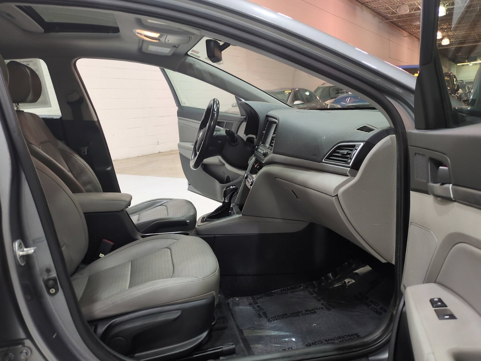 Used 2017 Hyundai Elantra Limited w/ Limited Tech Package 04 FWD image 9