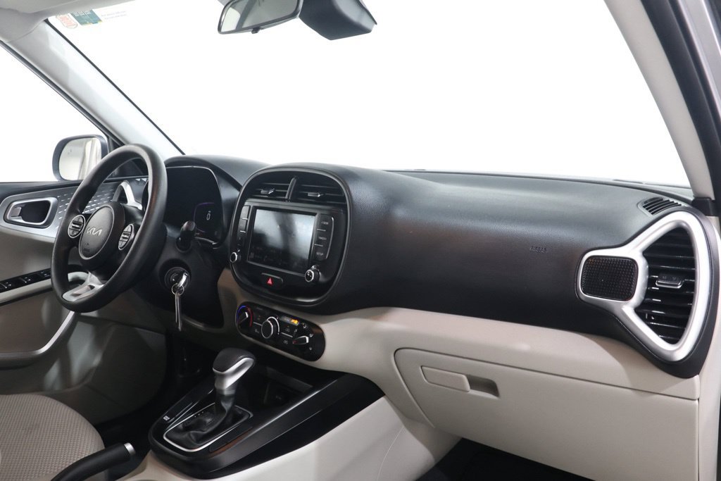 Used 2025 Kia Soul LX w/ LX Technology Package FWD image 19