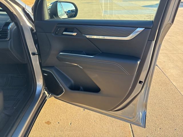 Used 2025 GMC Acadia Elevation image 24