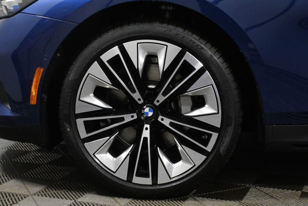 Used 2026 BMW 530i xDrive w/ Premium Package image 12