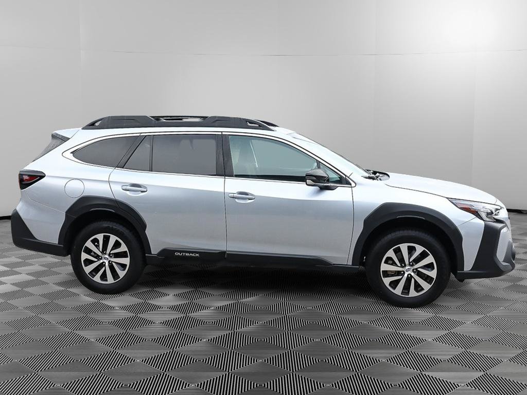 Used 2025 Subaru Outback Premium AWD/4WD image 9
