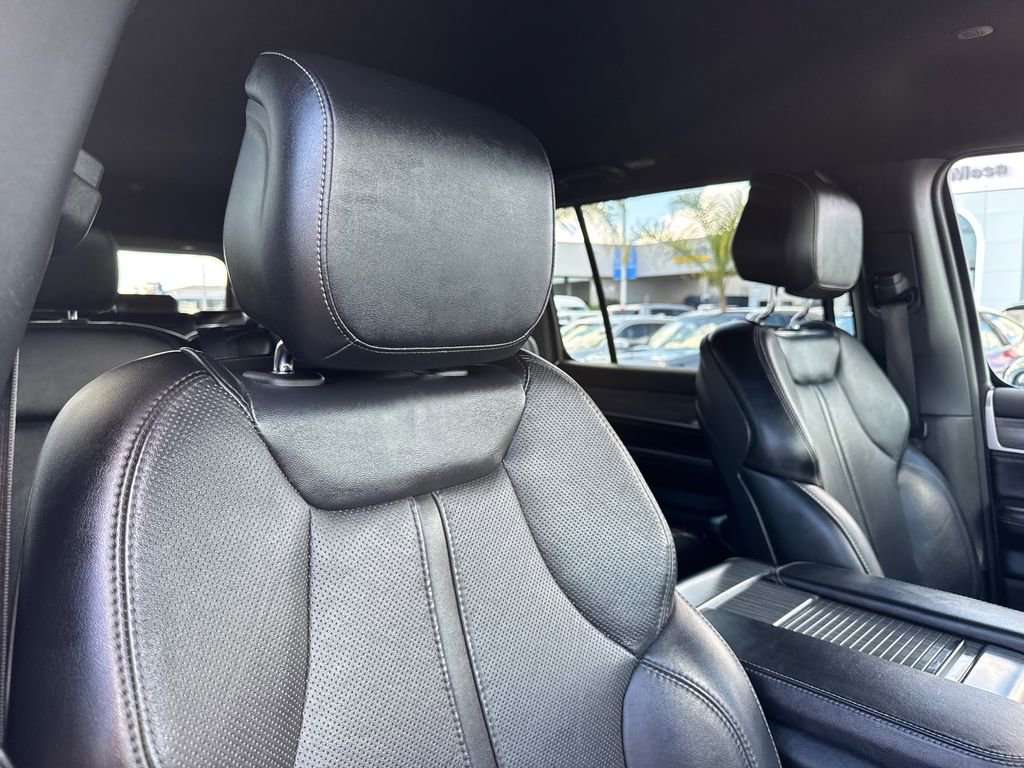 Certified 2024 Jeep Wagoneer Series II w/ Flexible Seating Group RWD image 14