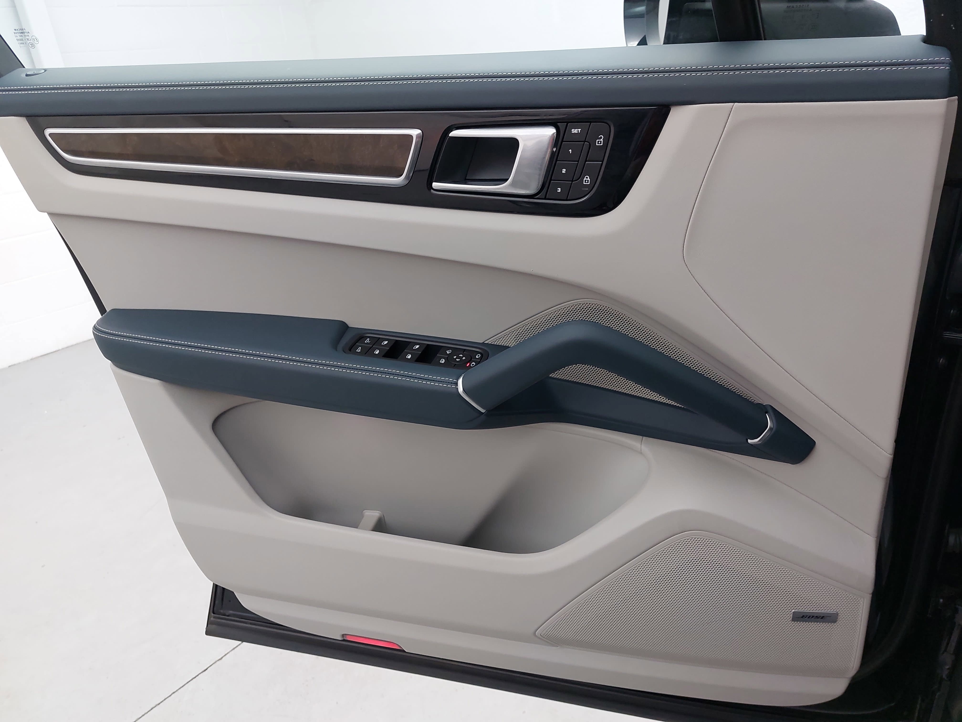 Certified 2022 Porsche Cayenne AWD/4WD image 29
