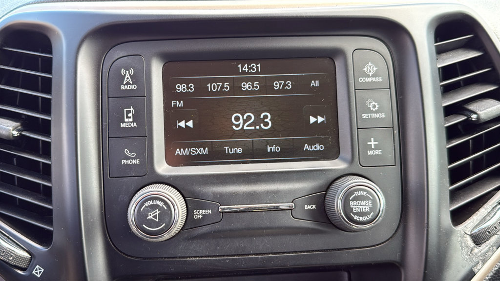 Used 2018 Jeep Cherokee Latitude FWD image 34