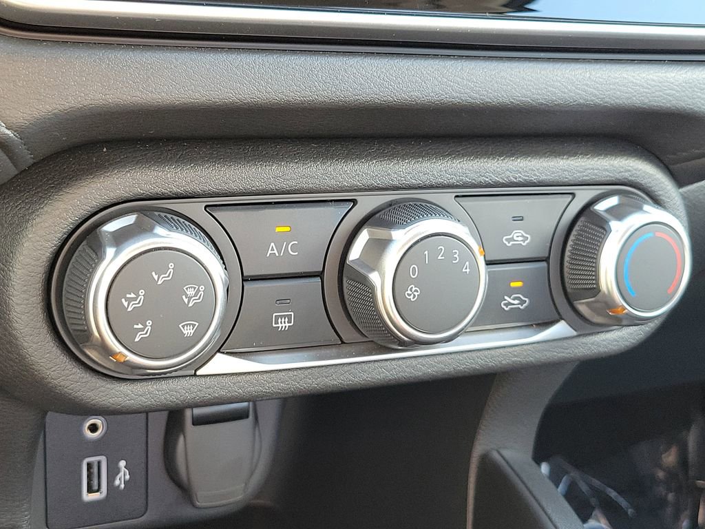 Used 2025 Nissan Versa S w/ Trunk Package image 10