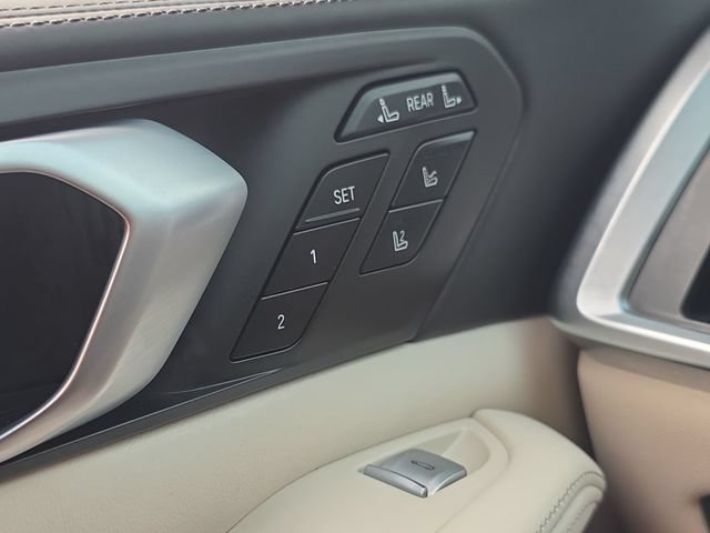 Used 2023 BMW X7 M60i w/ Executive Package AWD/4WD image 32