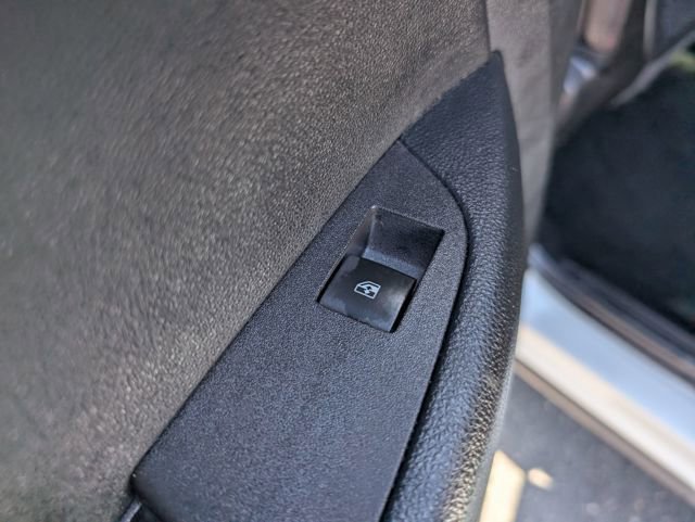 Used 2017 Chevrolet Equinox Premier w/ Enhanced Convenience Package image 10