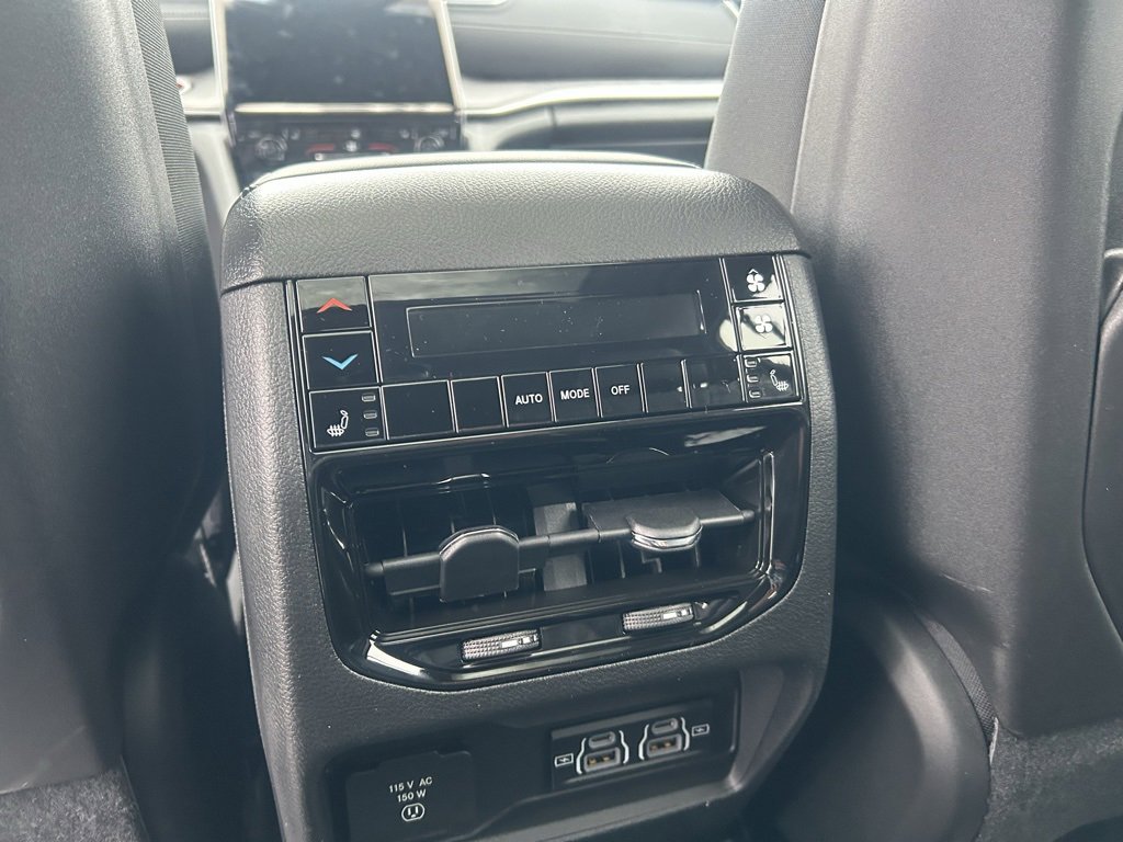 New 2025 Jeep Grand Cherokee L Limited w/ Black Appearance Package image 30
