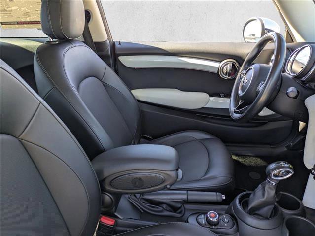 Used 2018 MINI Cooper 2-Door Hardtop image 17