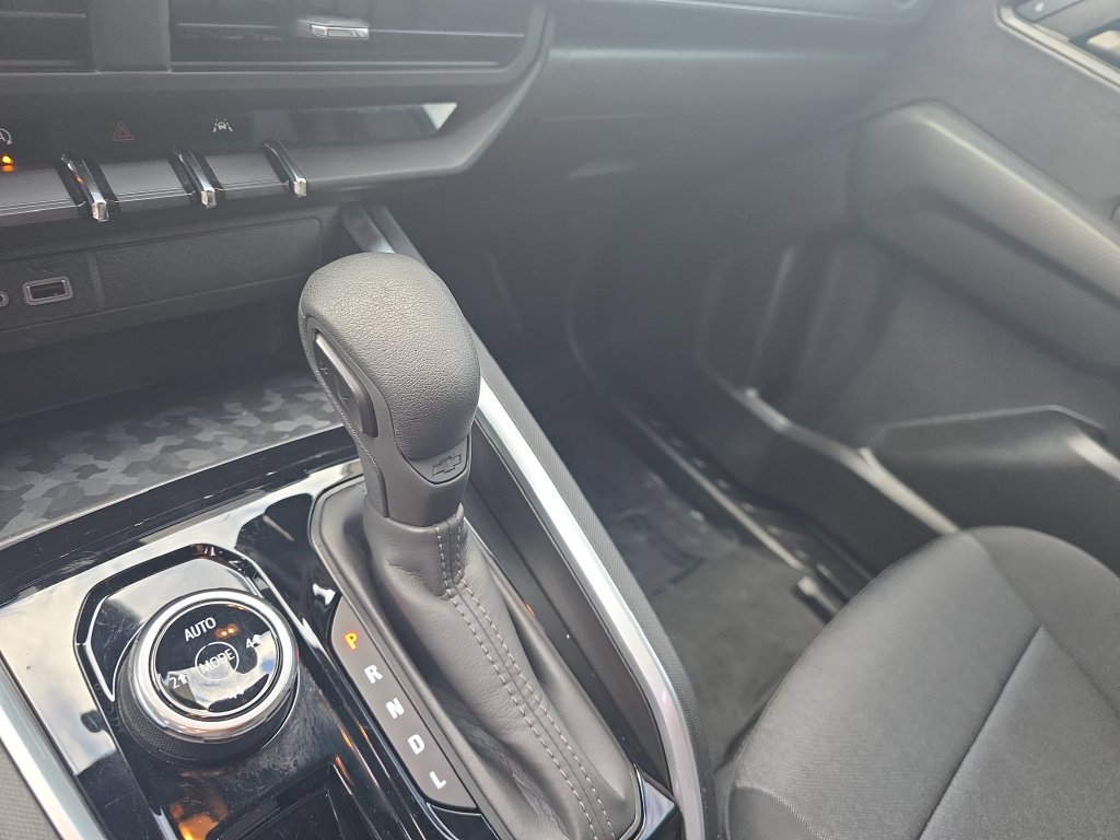 Used 2024 Chevrolet Colorado Trail Boss AWD/4WD image 21