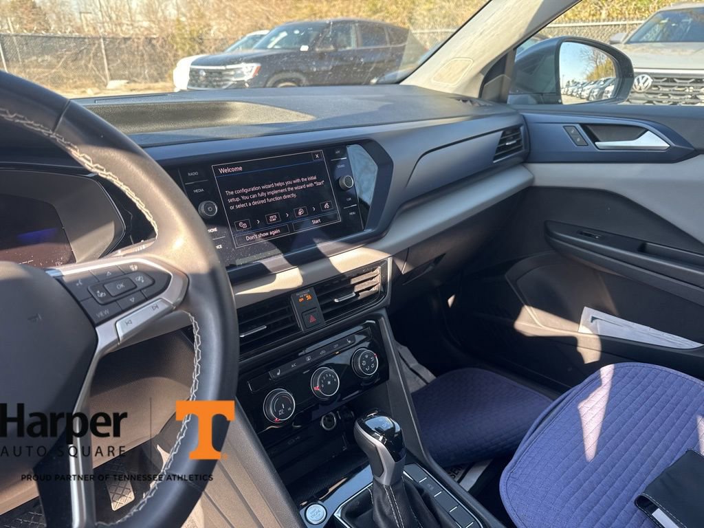 Used 2023 Volkswagen Taos SE w/ Black Wheel Package image 15