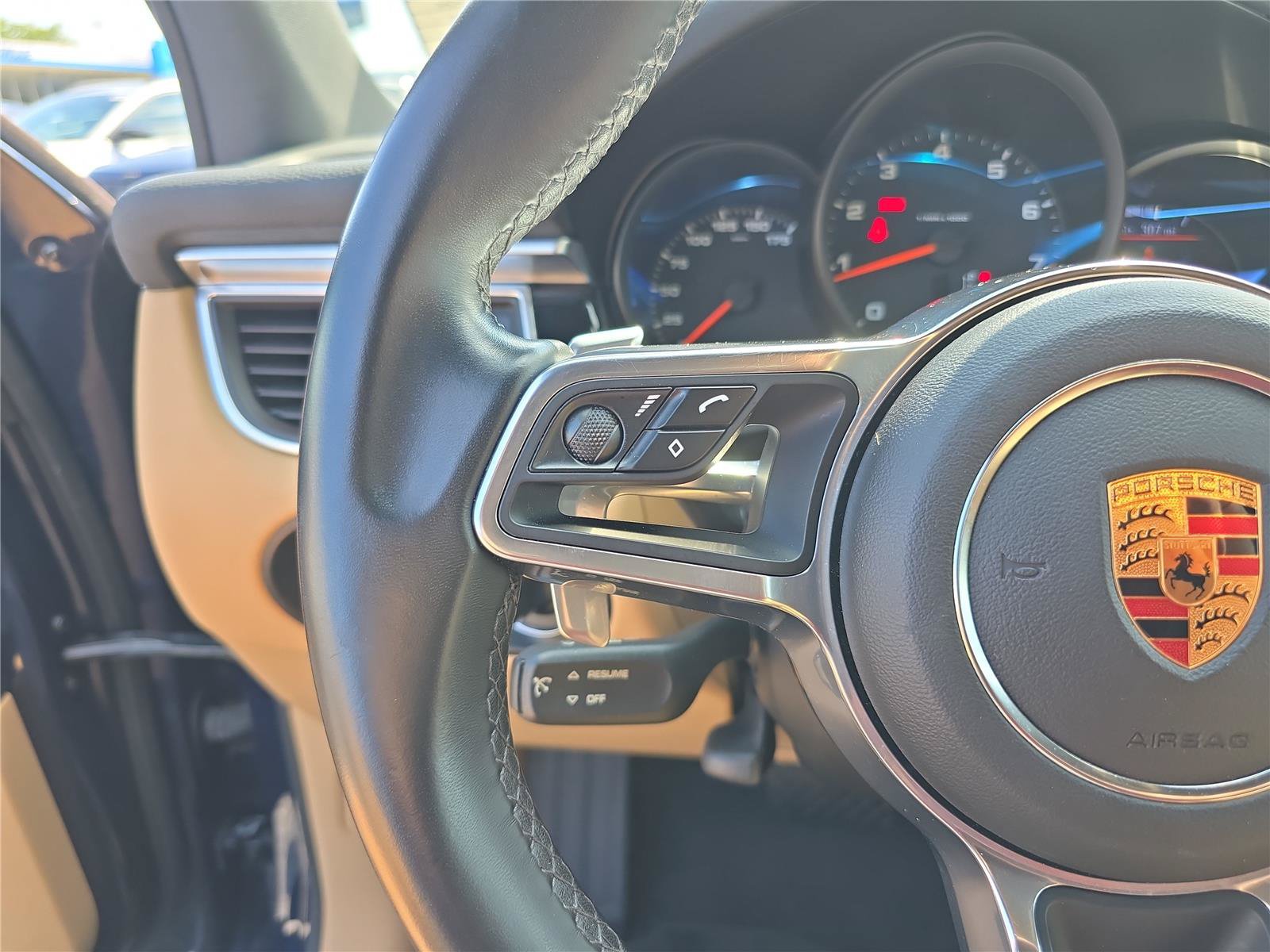 Used 2018 Porsche Macan AWD/4WD image 32