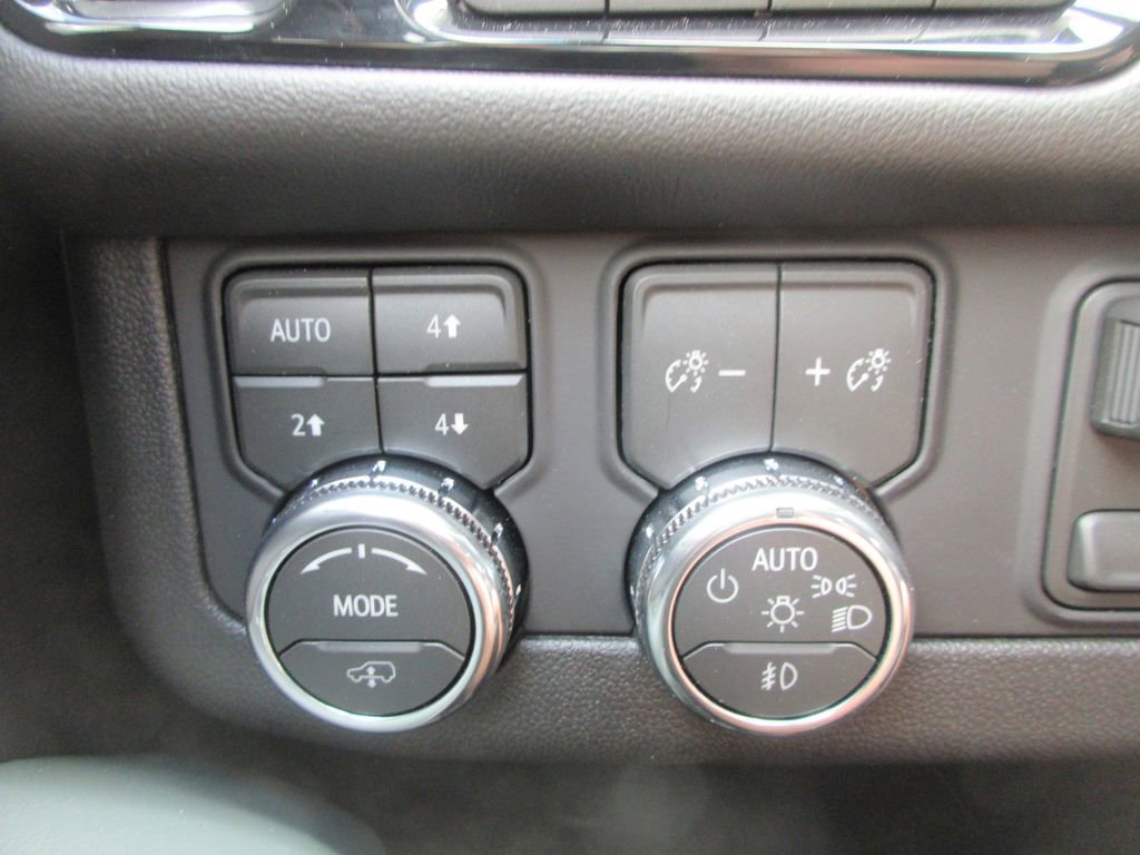 New 2026 GMC Yukon XL AT4 image 17