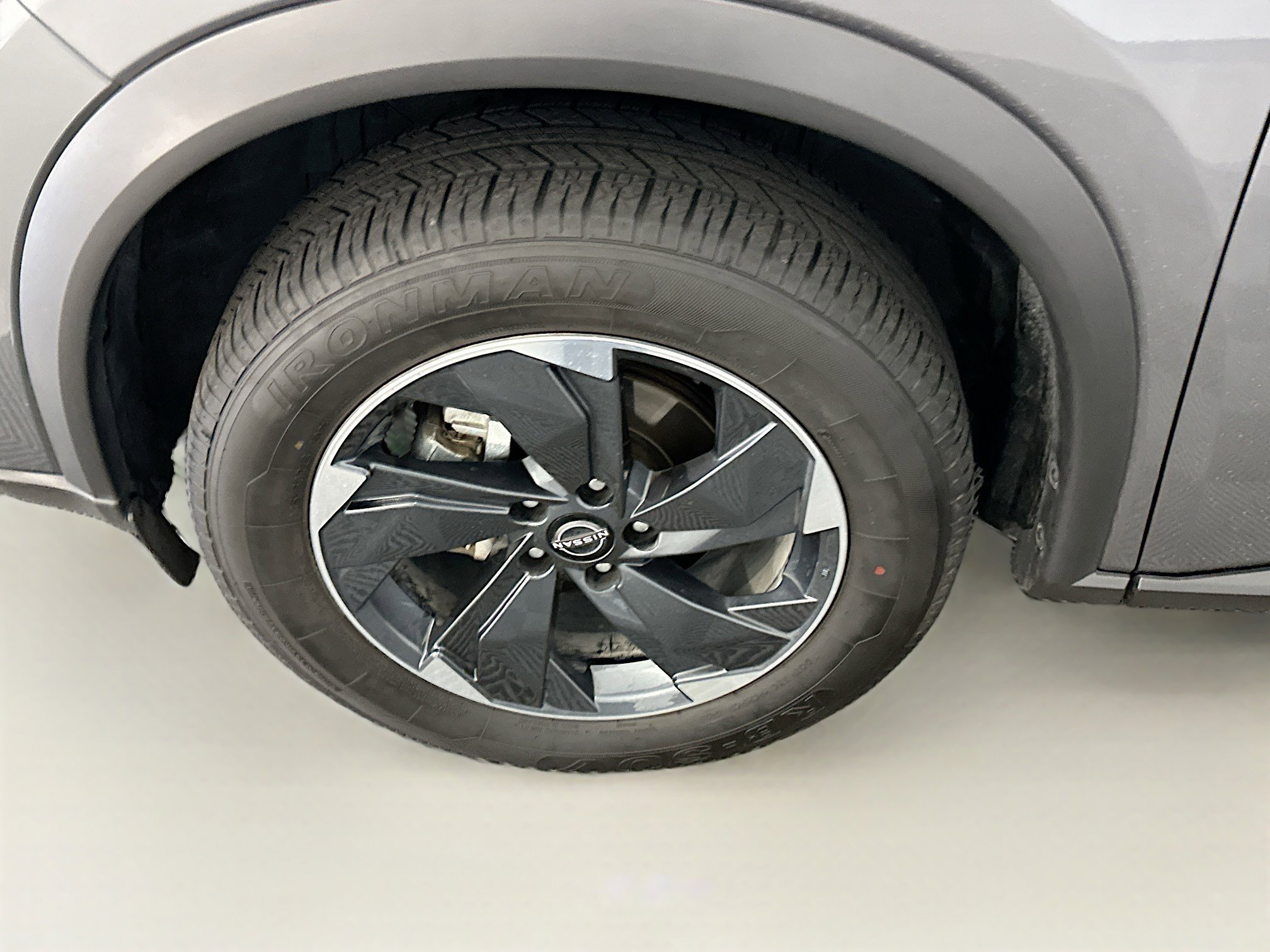 Used 2025 Nissan Rogue SV image 11