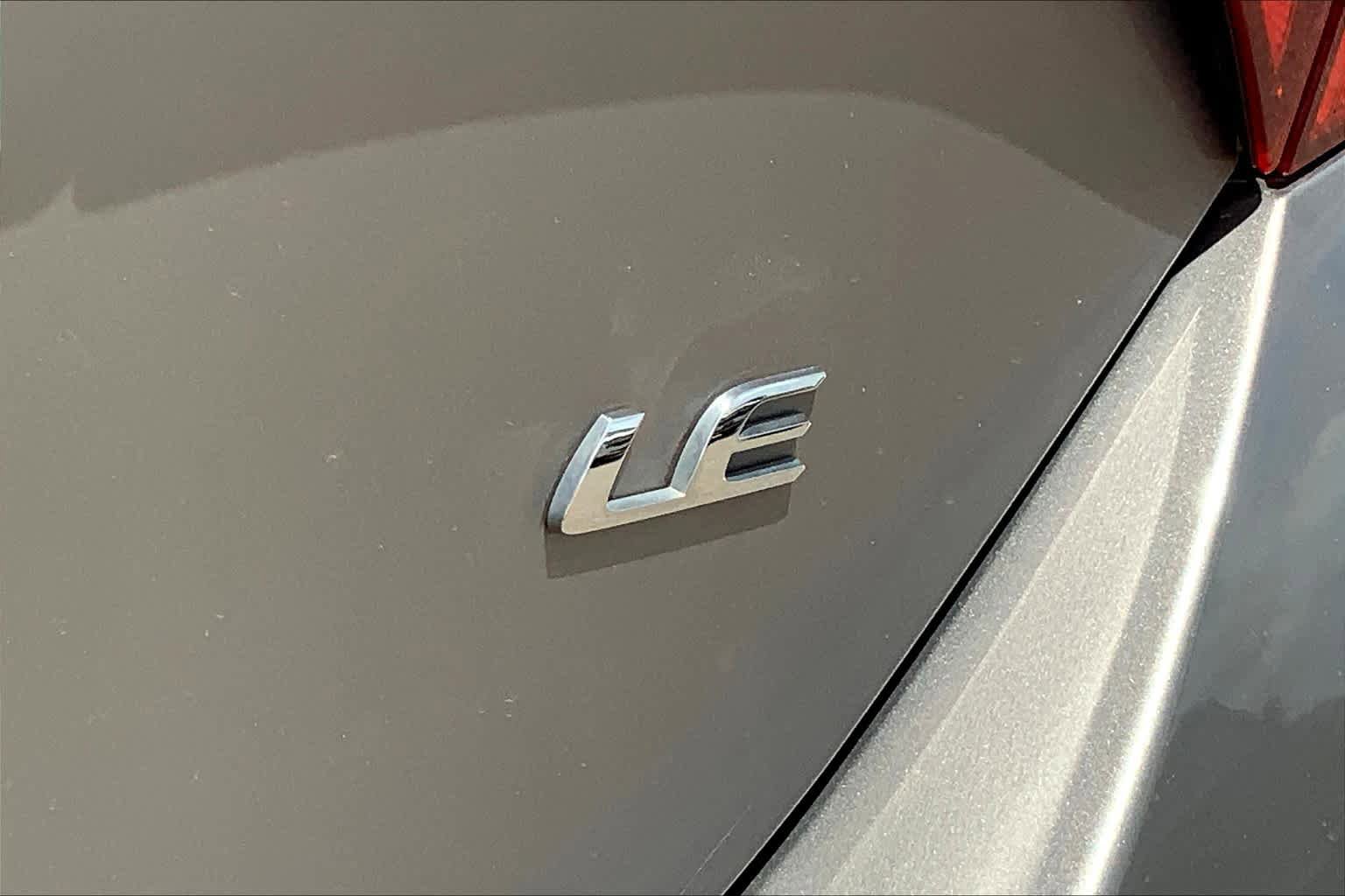 Used 2015 Toyota Corolla LE FWD image 8