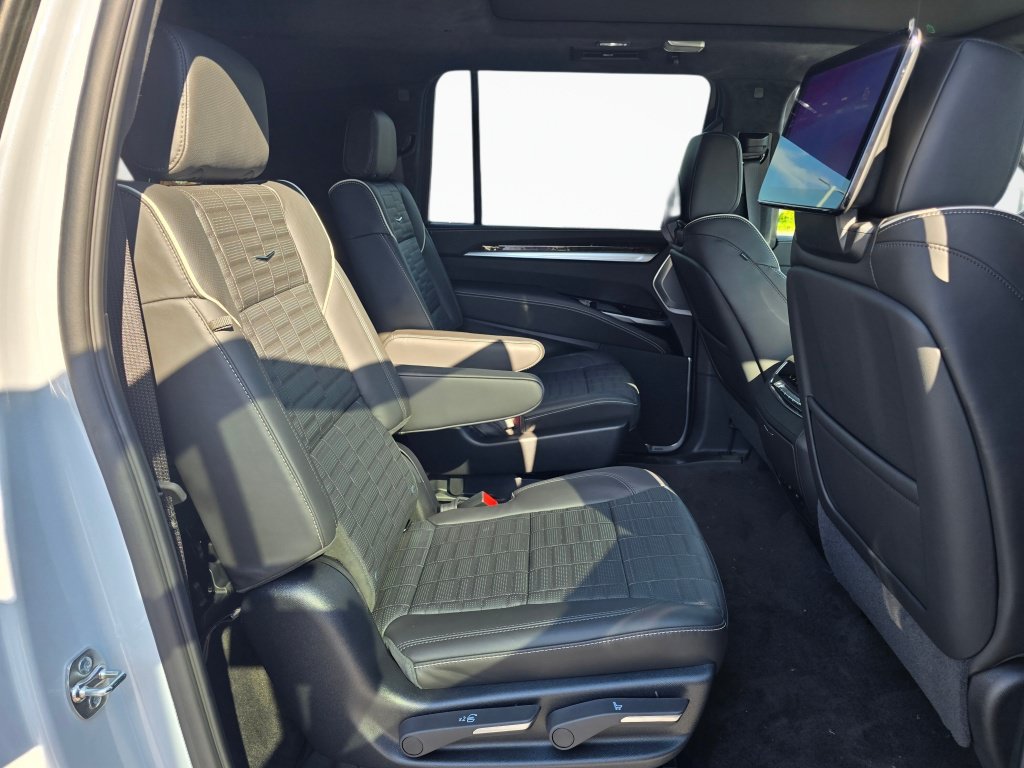 New 2026 Cadillac Escalade ESV Platinum Sport AWD/4WD image 26
