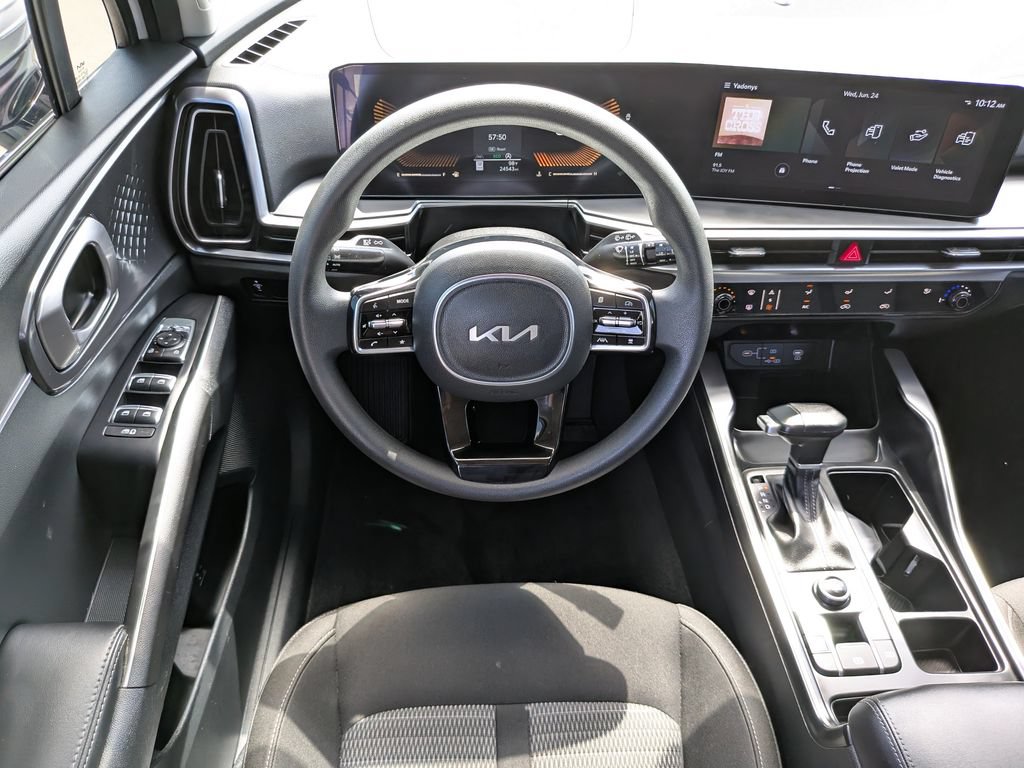 Certified 2025 Kia Sorento LX FWD image 15