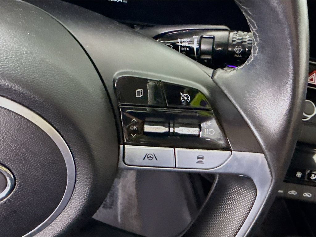 Certified 2023 Hyundai Elantra Limited FWD image 25