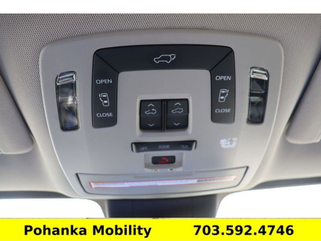 Used 2021 Toyota Sienna XLE w/ XLE Plus Package image 18