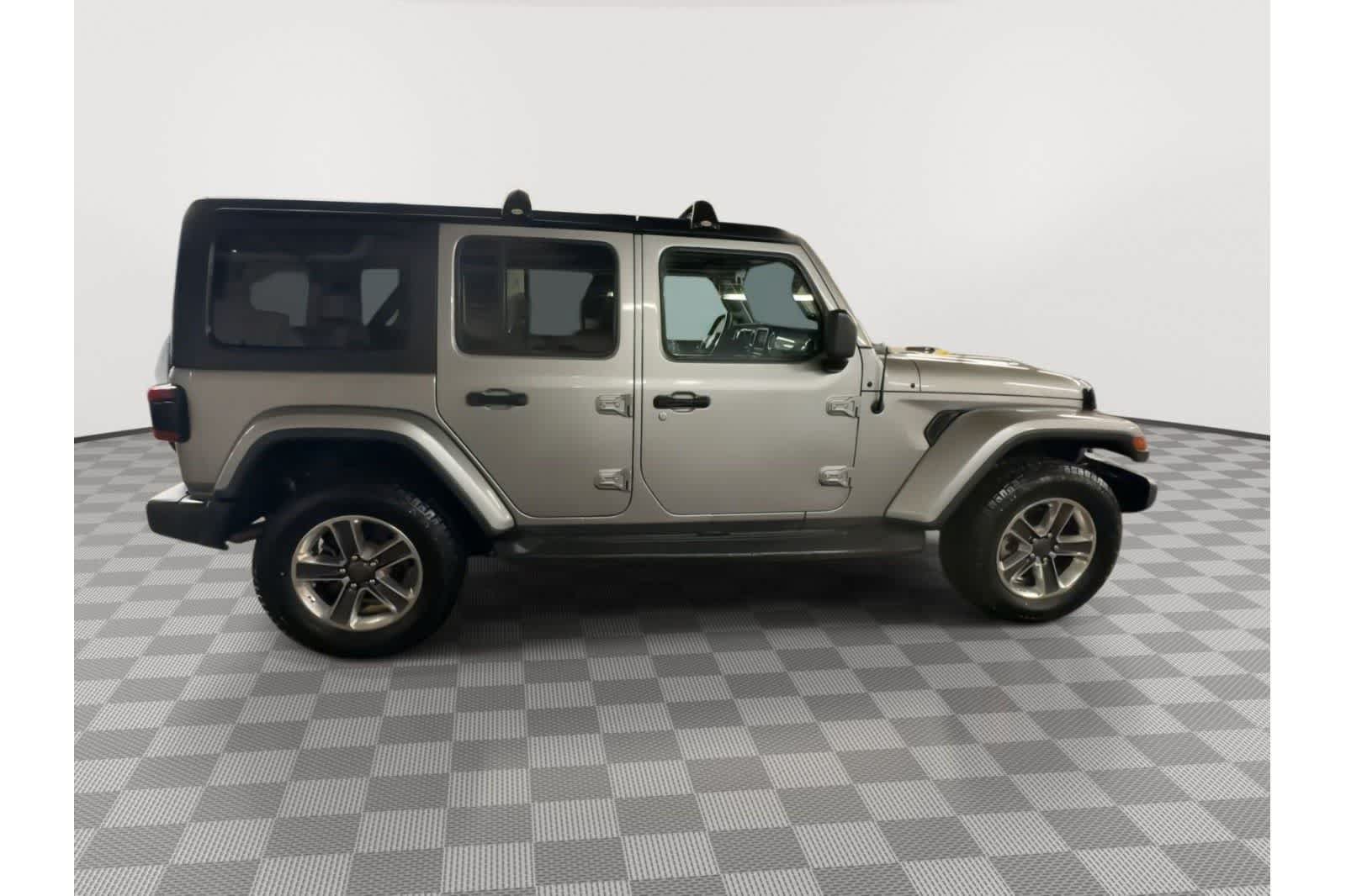 Used 2018 Jeep Wrangler Unlimited Sahara AWD/4WD image 10