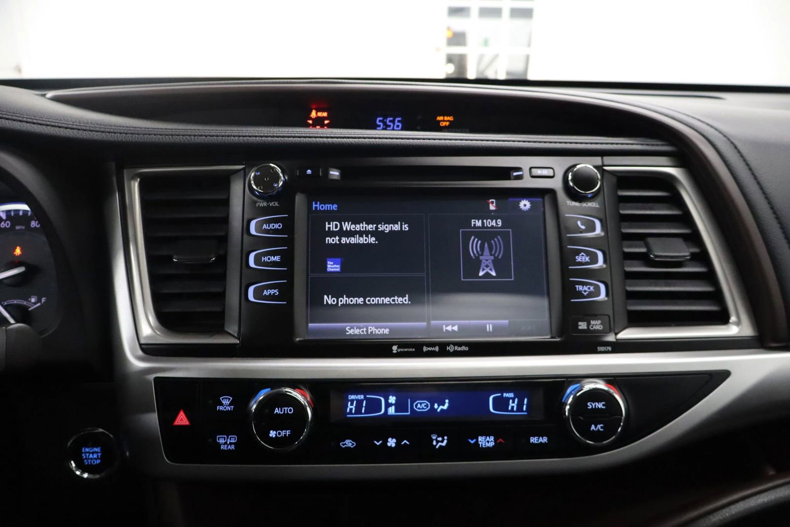 Used 2017 Toyota Highlander XLE image 25