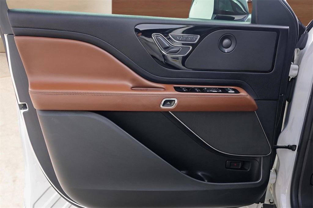 Used 2022 Lincoln Aviator Reserve w/ Equipment Group 201A image 22