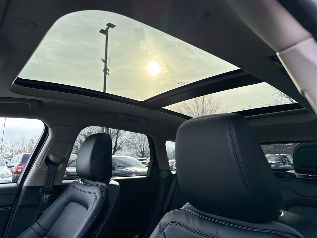 New 2026 Lincoln Corsair Reserve w/ Jet Appearance Package image 19