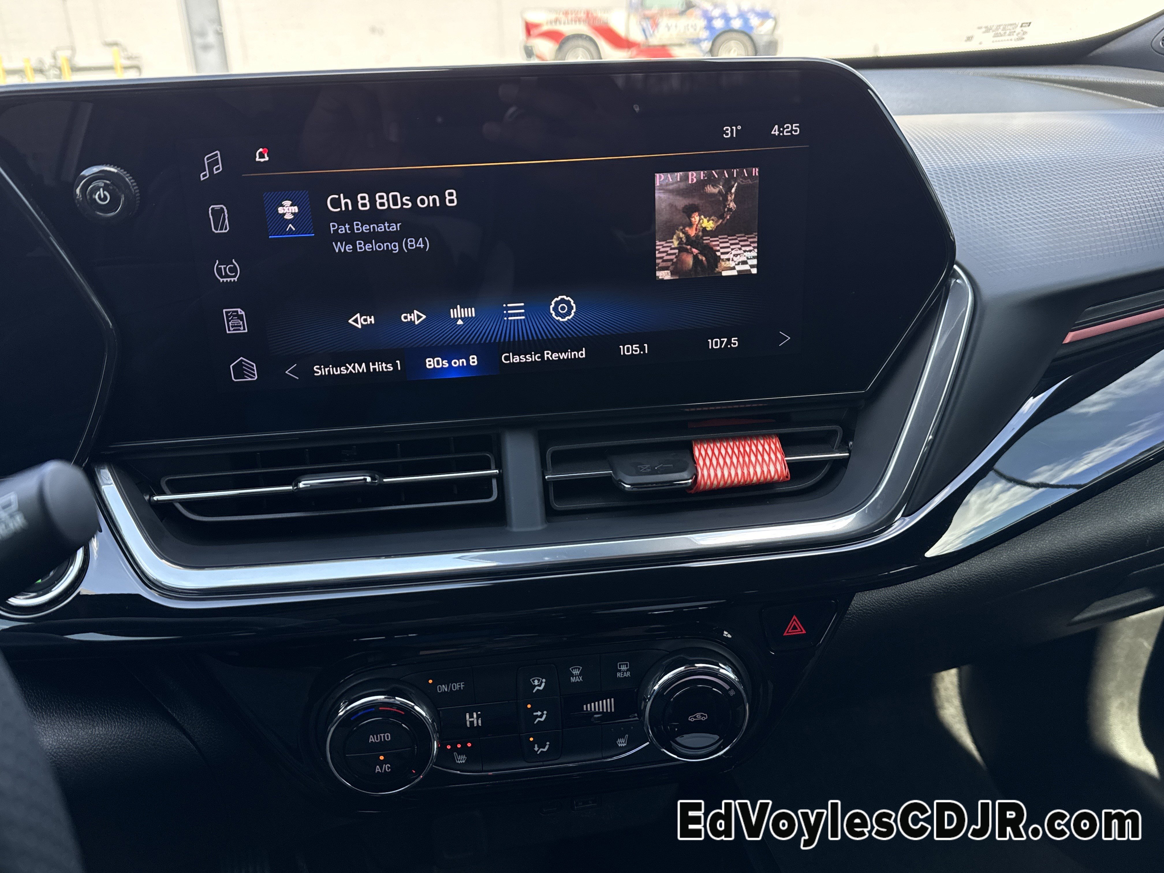 Used 2025 Chevrolet Trax RS w/ Driver Confidence Package image 32