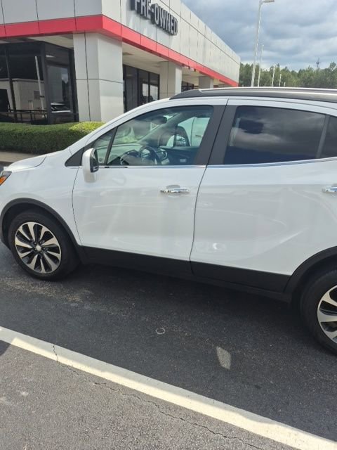 Used 2022 Buick Encore Preferred AWD/4WD image 2