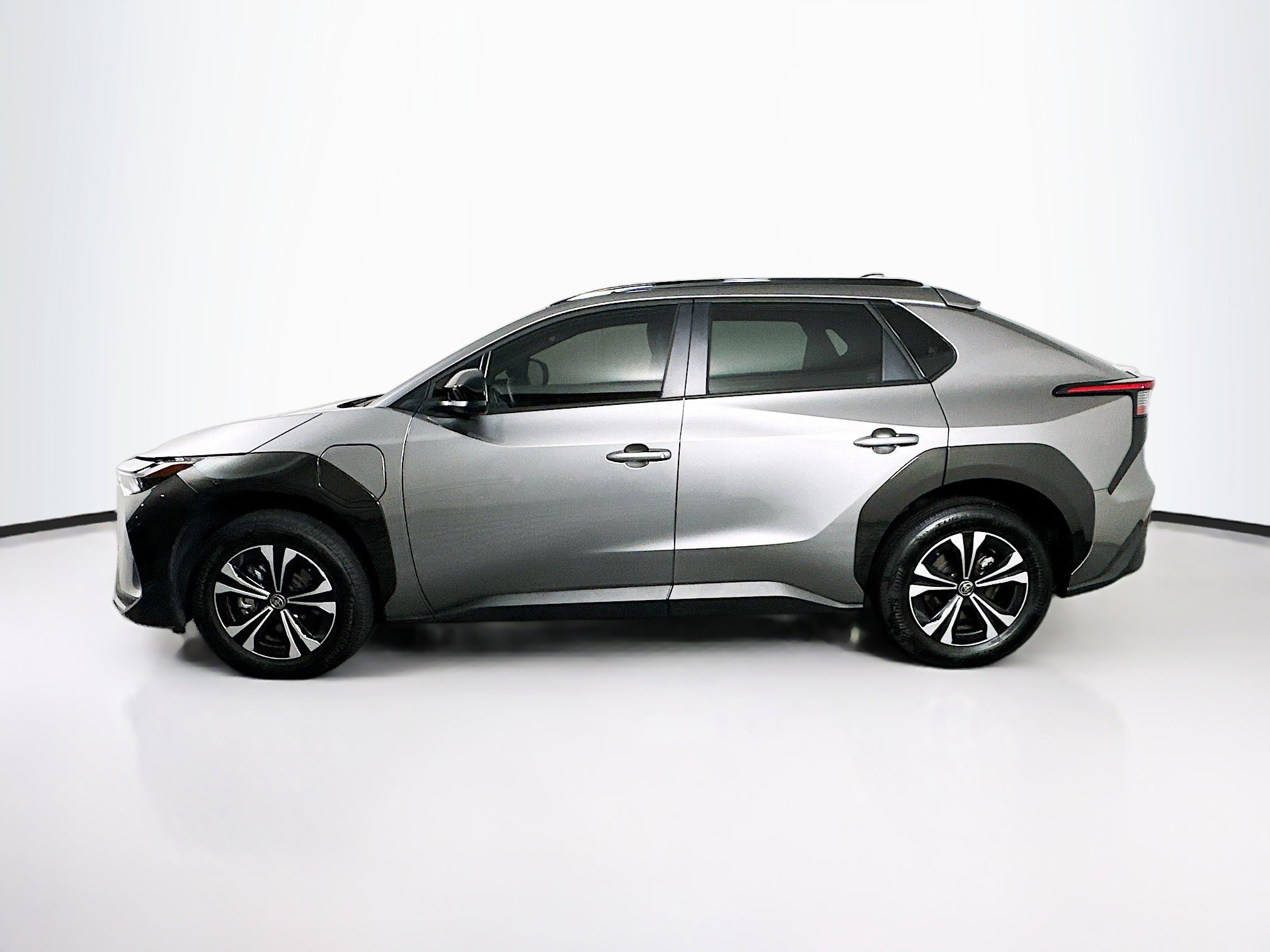 Used 2025 Toyota bZ4X FWD image 4