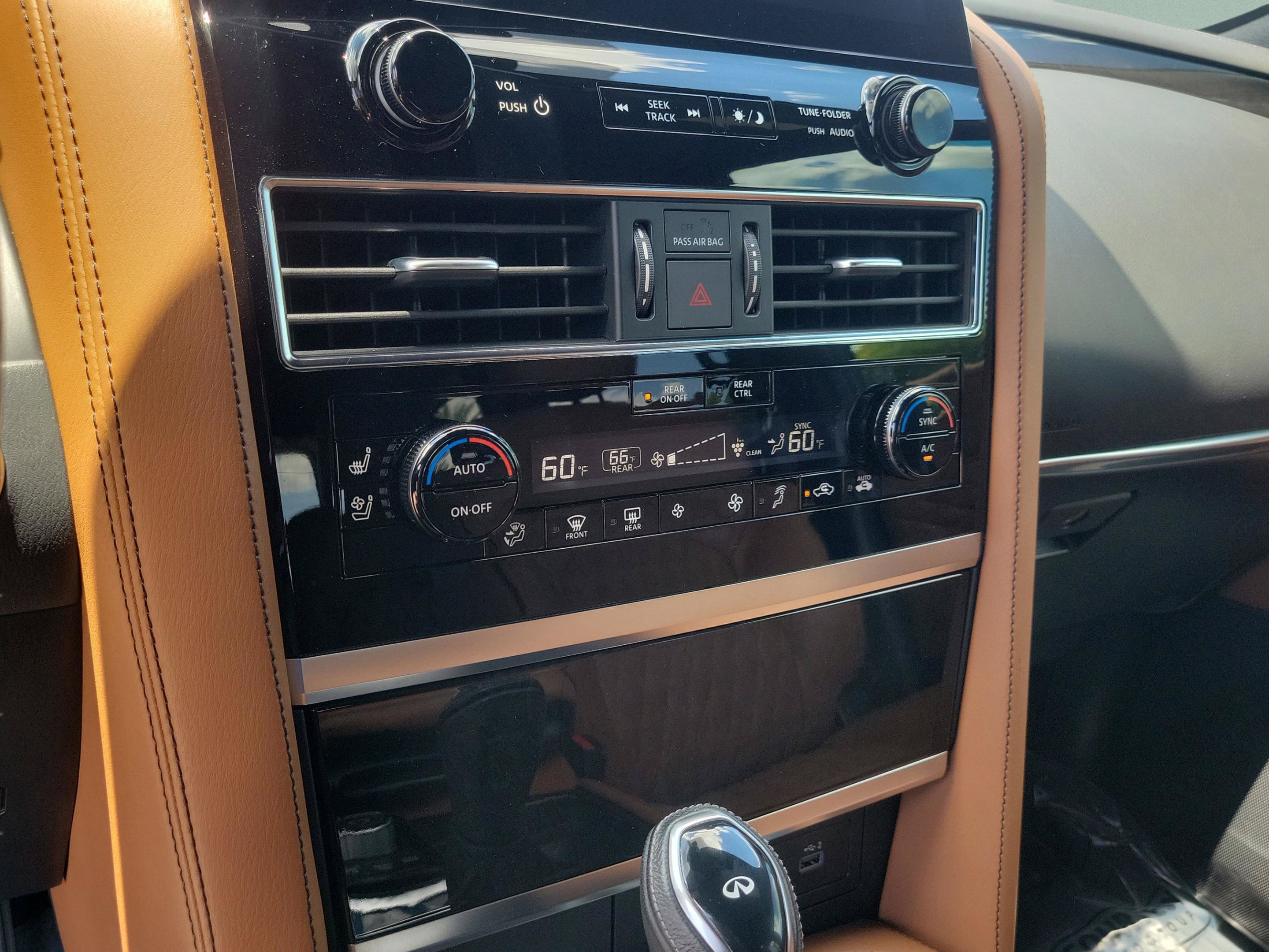 Certified 2024 INFINITI QX80 Sensory w/ Cargo Package AWD/4WD image 17