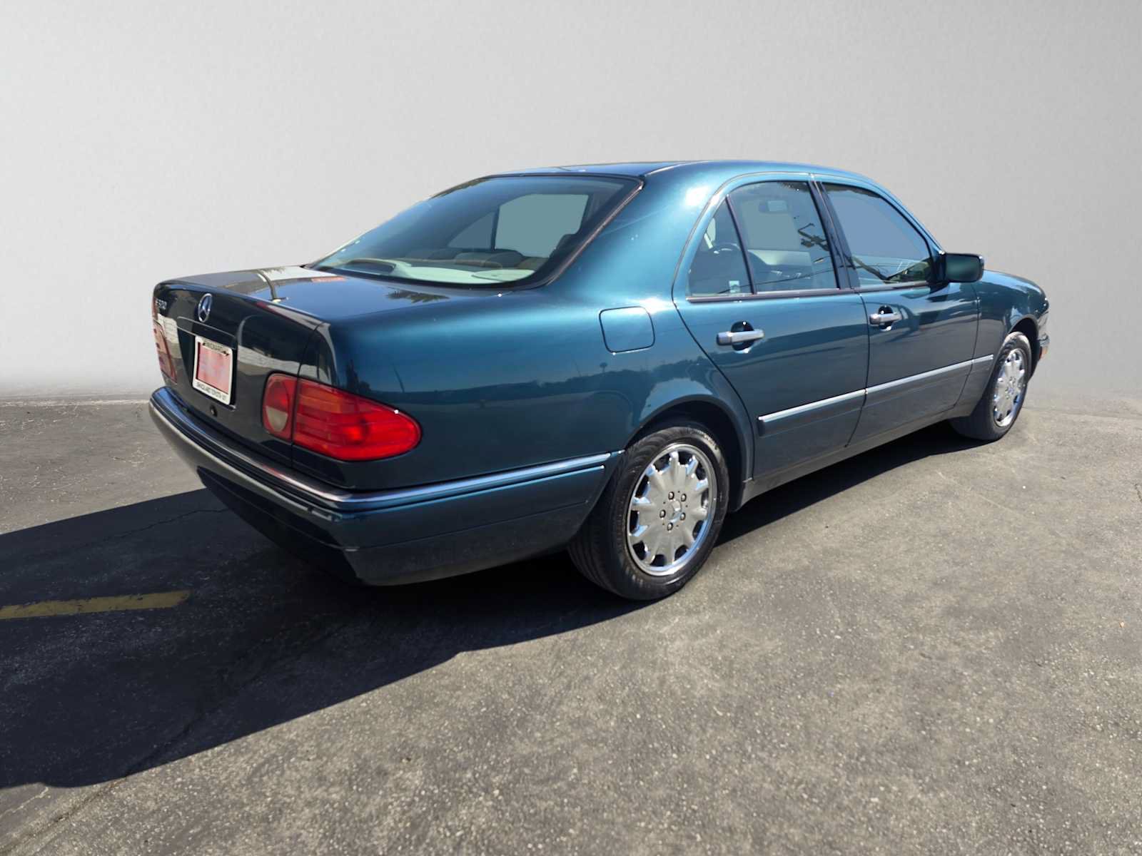 Used 1999 Mercedes-Benz E 320 Sedan image 3