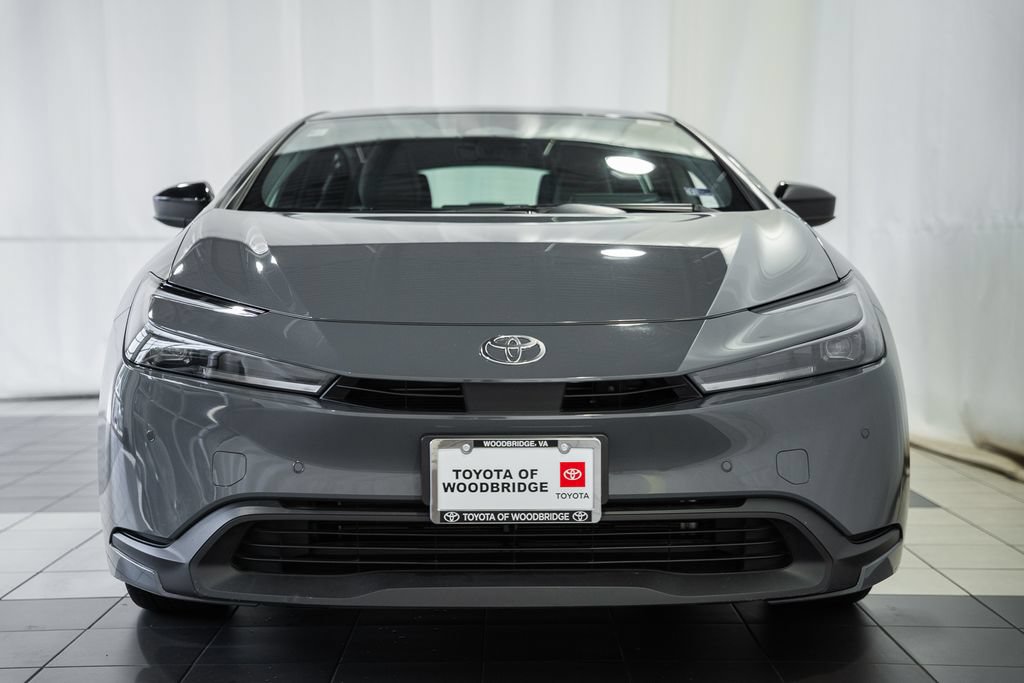 Used 2025 Toyota Prius LE FWD image 2