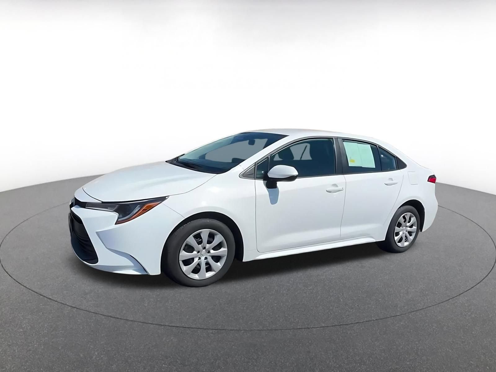 Used 2025 Toyota Corolla LE FWD image 8