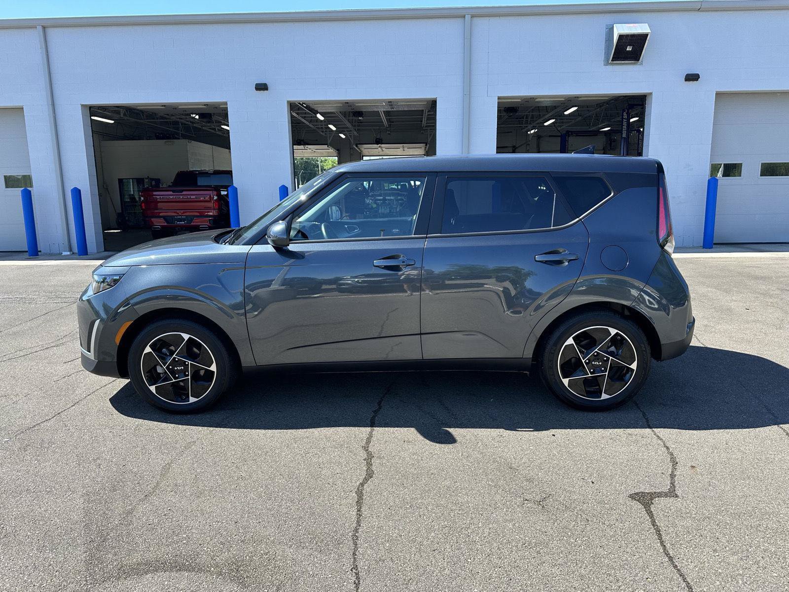 Used 2025 Kia Soul EX FWD image 4