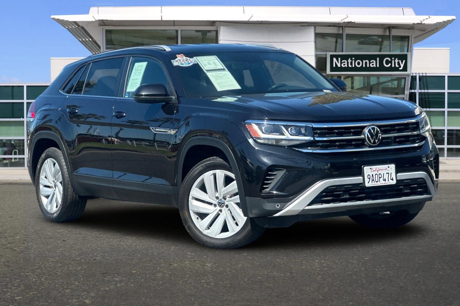 Used 2022 Volkswagen Atlas Cross Sport SE image 2