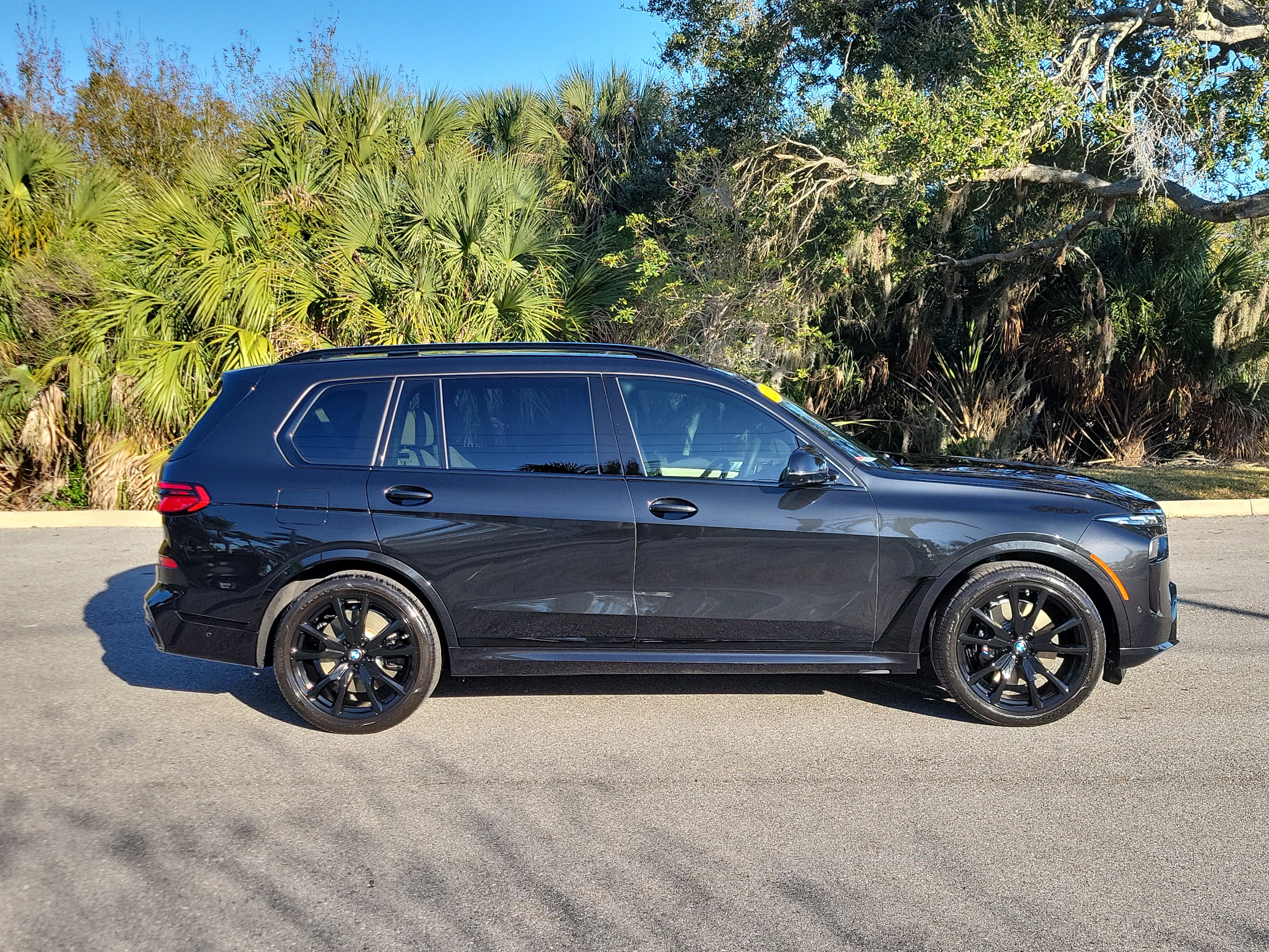 Used 2025 BMW X7 M60i image 3