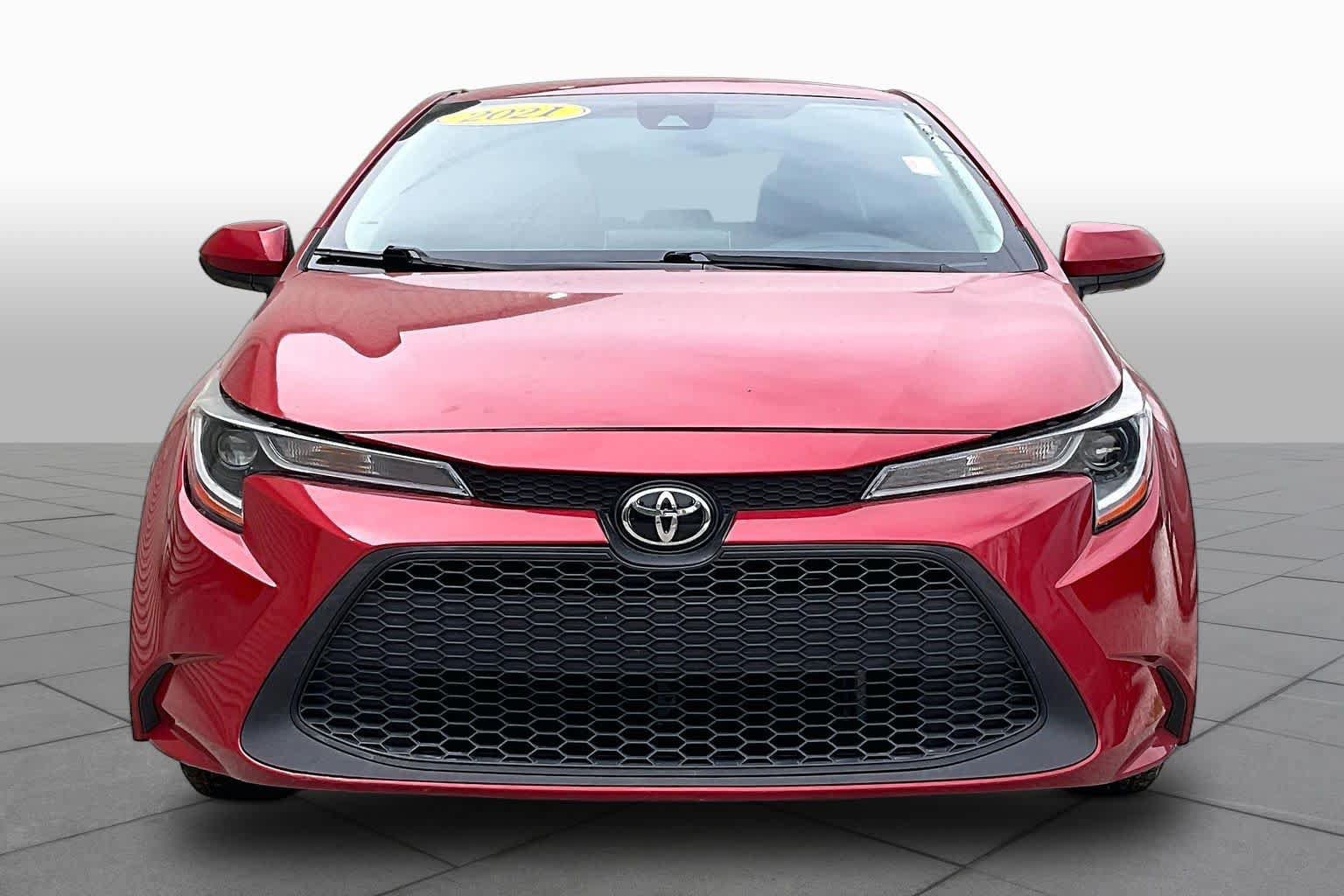 Used 2021 Toyota Corolla LE FWD image 3