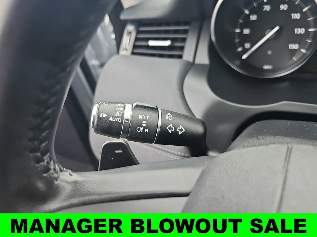 Used 2019 Land Rover Range Rover Evoque SE Premium image 26