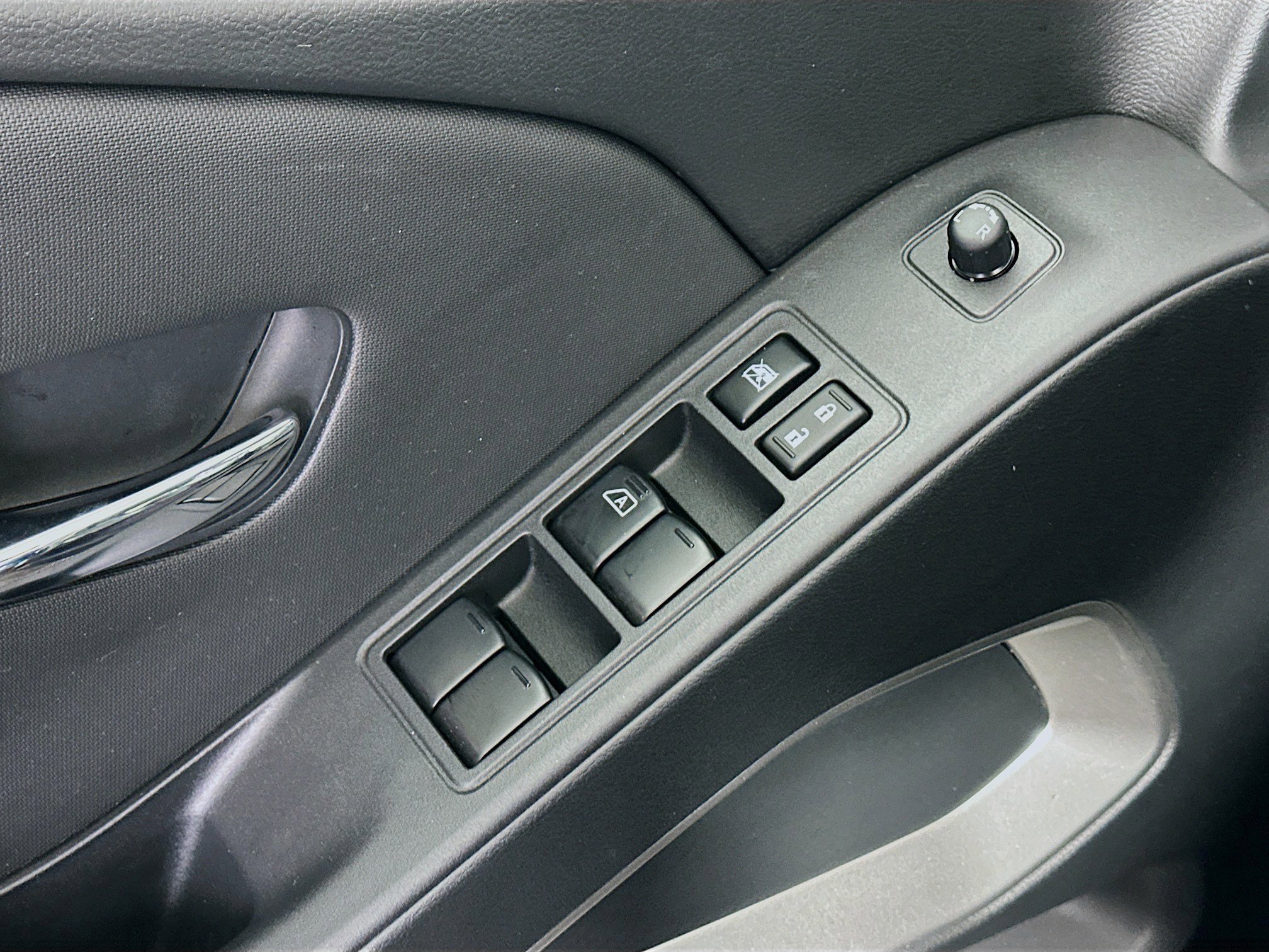 Used 2024 Nissan Frontier SL image 15