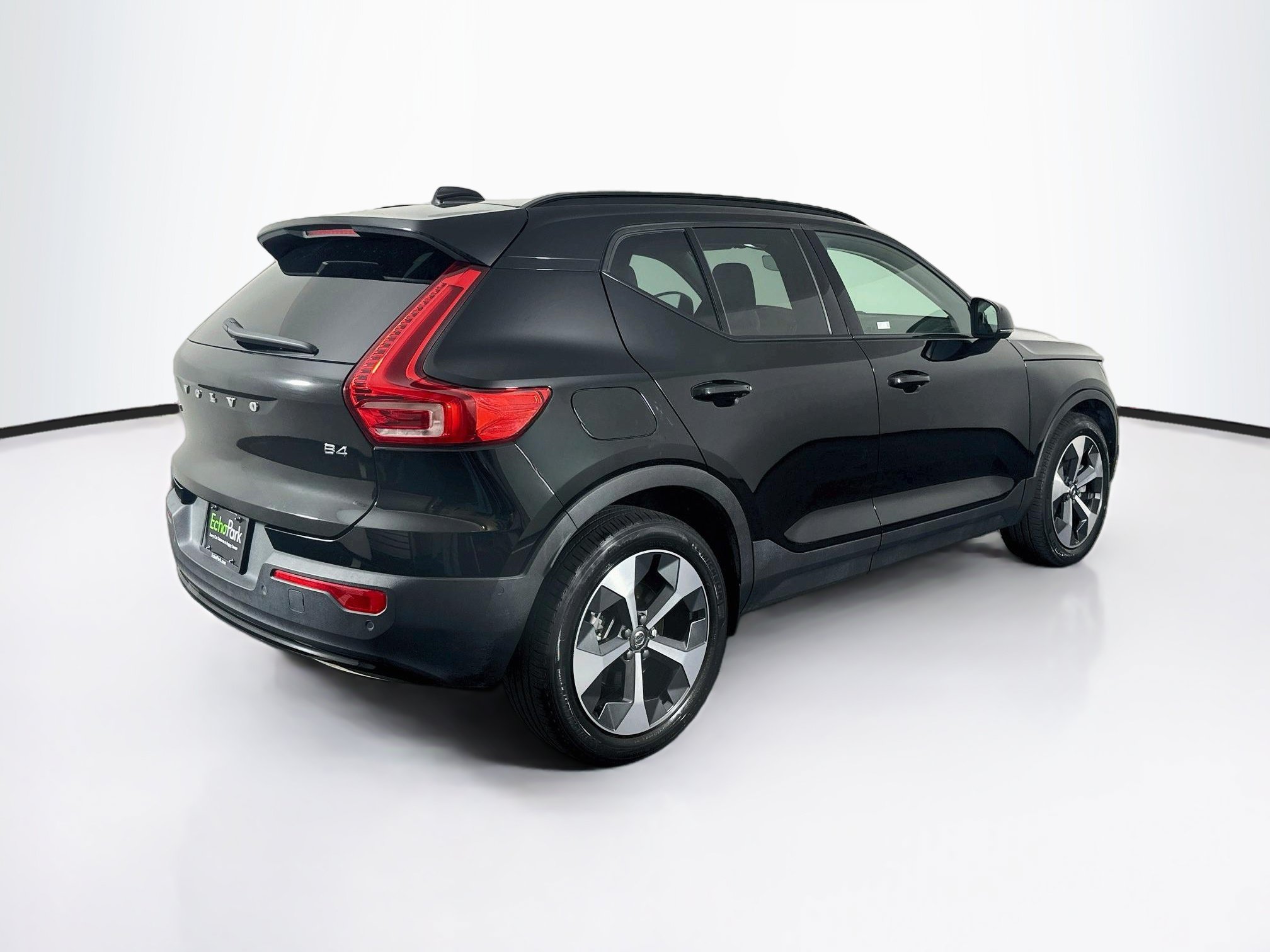 Used 2023 Volvo XC40 B4 Ultimate FWD image 9
