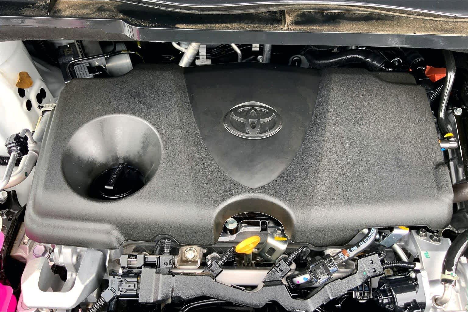 Certified 2024 Toyota Sienna XLE FWD image 32
