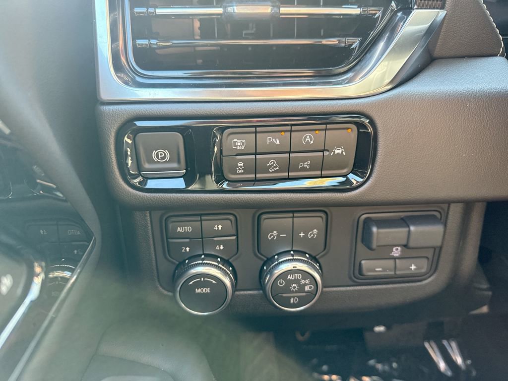New 2026 GMC Yukon XL Elevation w/ Elevation Premium Package AWD/4WD image 18